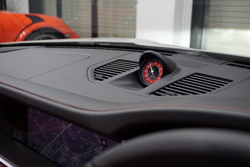 ポルシェ 911(Type992) 911（Type992）Turbo S Cabriolet　 PCCB TurboS Exclusiveホイール Fリフト クレヨン  OP3,383,900  中古車