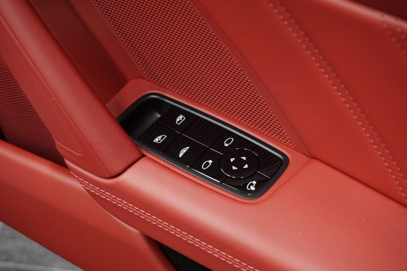 ポルシェ 911(Type992) 911（Type992）Turbo S Cabriolet　 PCCB TurboS Exclusiveホイール Fリフト クレヨン  OP3,383,900  中古車