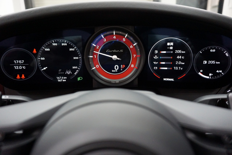 ポルシェ 911(Type992) 911（Type992）Turbo S Cabriolet　 PCCB TurboS Exclusiveホイール Fリフト クレヨン  OP3,383,900  中古車