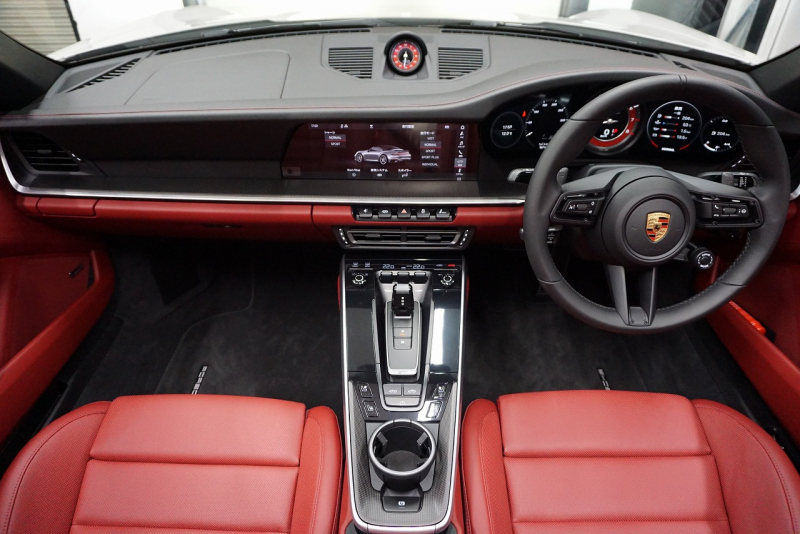ポルシェ 911(Type992) 911（Type992）Turbo S Cabriolet　 PCCB TurboS Exclusiveホイール Fリフト クレヨン  OP3,383,900  中古車