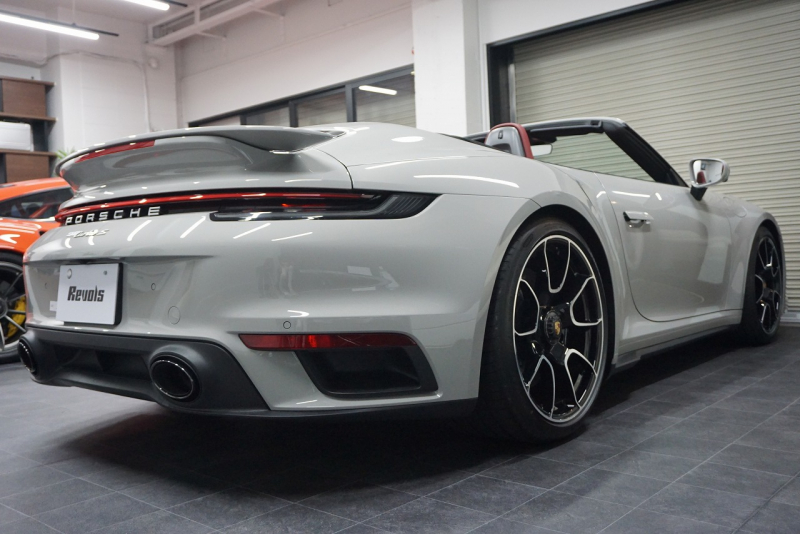 ポルシェ 911(Type992) 911（Type992）Turbo S Cabriolet　 PCCB TurboS Exclusiveホイール Fリフト クレヨン  OP3,383,900  中古車