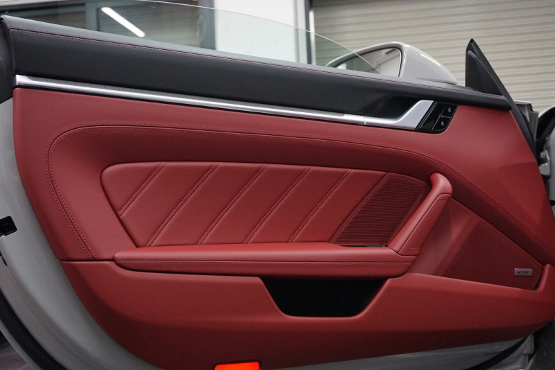 ポルシェ 911(Type992) 911（Type992）Turbo S Cabriolet　 PCCB TurboS Exclusiveホイール Fリフト クレヨン  OP3,383,900  中古車