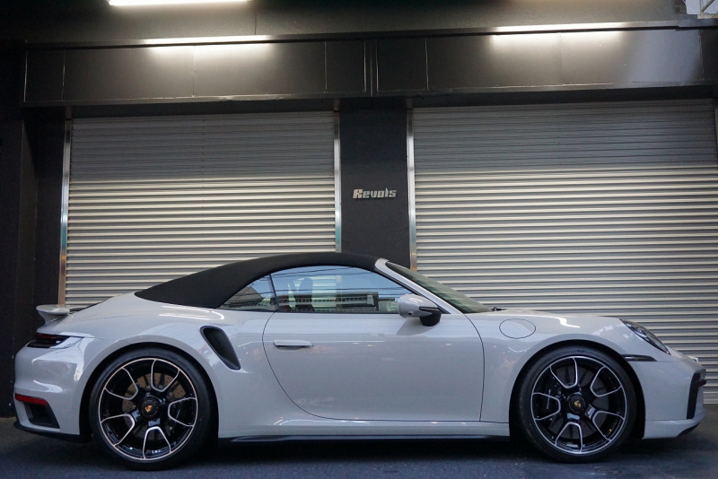 ポルシェ 911(Type992) 911（Type992）Turbo S Cabriolet　 PCCB TurboS Exclusiveホイール Fリフト クレヨン  OP3,383,900  中古車