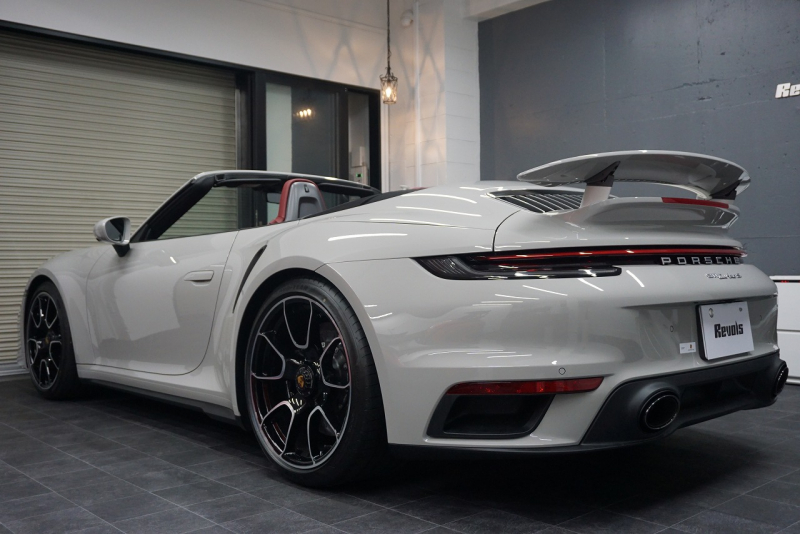 ポルシェ 911(Type992) 911（Type992）Turbo S Cabriolet　 PCCB TurboS Exclusiveホイール Fリフト クレヨン  OP3,383,900  中古車