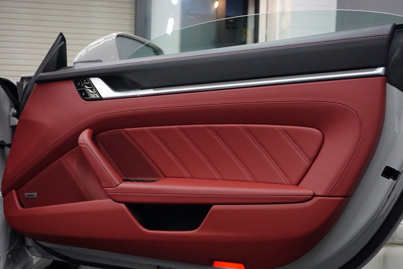 ポルシェ 911(Type992) 911（Type992）Turbo S Cabriolet　 PCCB TurboS Exclusiveホイール Fリフト クレヨン  OP3,383,900  中古車