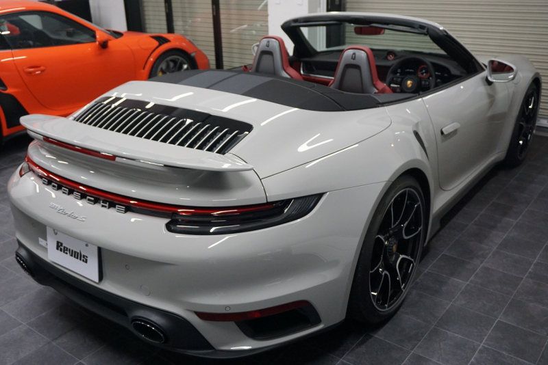 ポルシェ 911(Type992) 911（Type992）Turbo S Cabriolet　 PCCB TurboS Exclusiveホイール Fリフト クレヨン  OP3,383,900  中古車