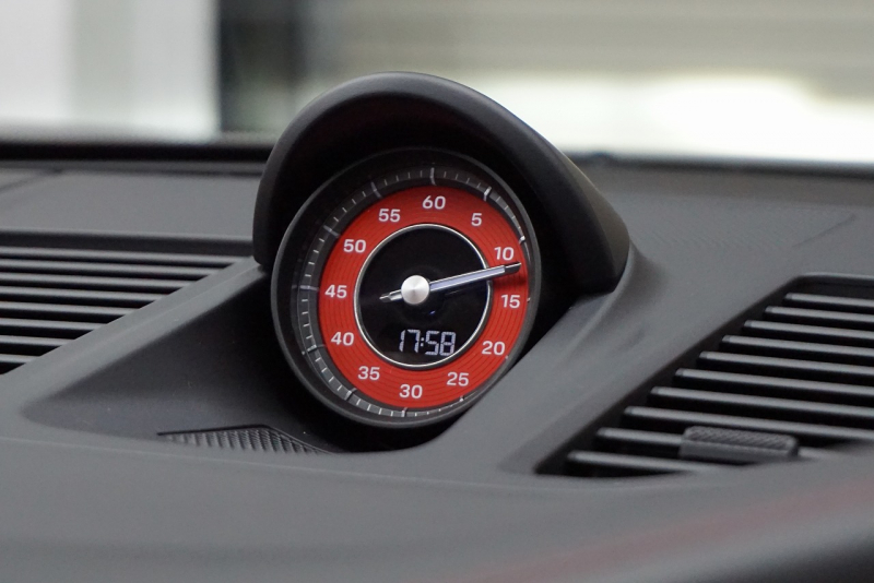 ポルシェ 911(Type992) 911（Type992）Turbo S Cabriolet　 PCCB TurboS Exclusiveホイール Fリフト クレヨン  OP3,383,900  中古車