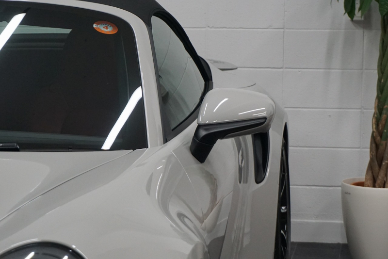 ポルシェ 911(Type992) 911（Type992）Turbo S Cabriolet　 PCCB TurboS Exclusiveホイール Fリフト クレヨン  OP3,383,900  中古車