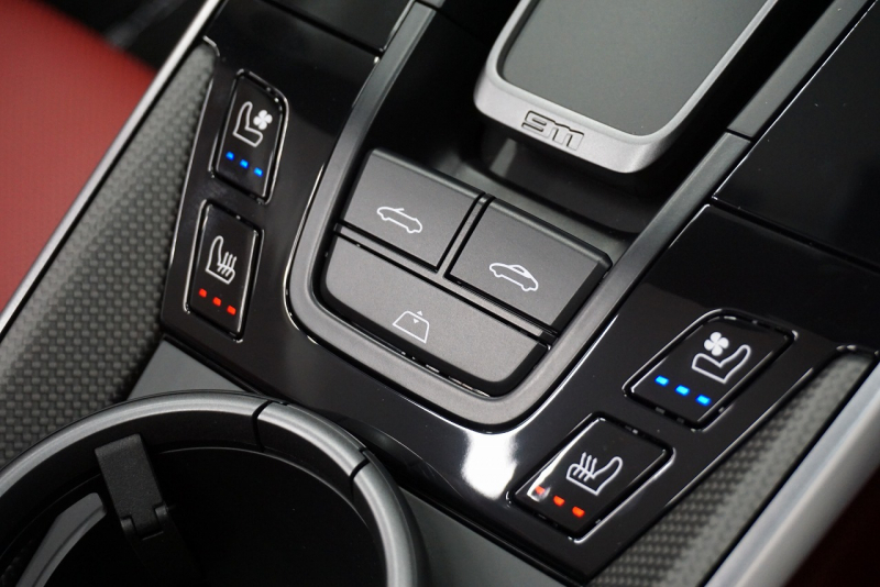 ポルシェ 911(Type992) 911（Type992）Turbo S Cabriolet　 PCCB TurboS Exclusiveホイール Fリフト クレヨン  OP3,383,900  中古車