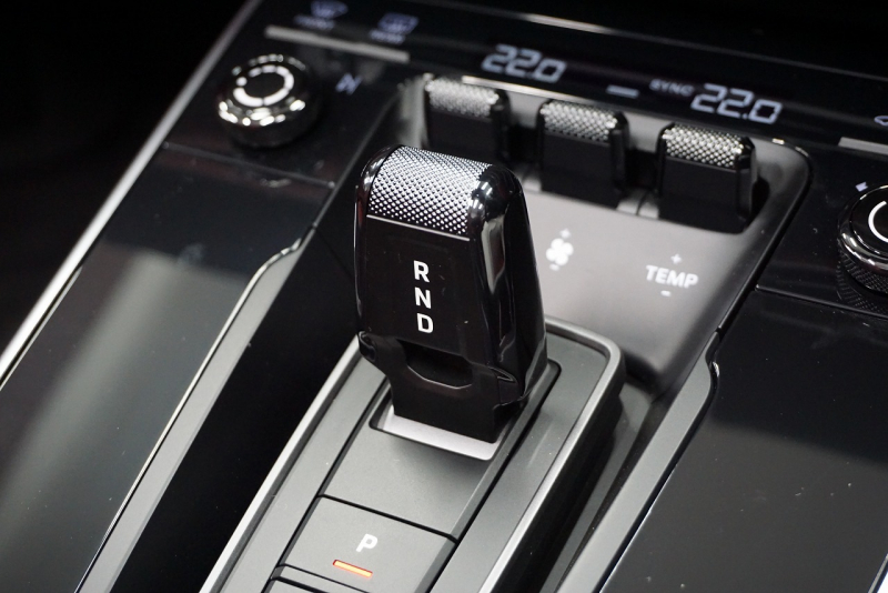 ポルシェ 911(Type992) 911（Type992）Turbo S Cabriolet　 PCCB TurboS Exclusiveホイール Fリフト クレヨン  OP3,383,900  中古車