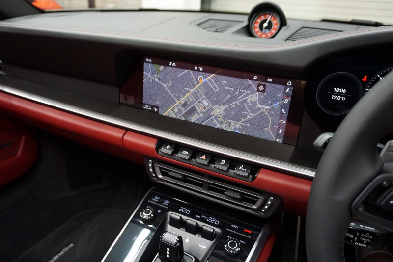 ポルシェ 911(Type992) 911（Type992）Turbo S Cabriolet　 PCCB TurboS Exclusiveホイール Fリフト クレヨン  OP3,383,900  中古車