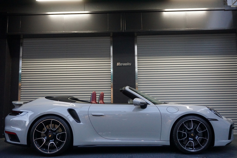 ポルシェ 911(Type992) 911（Type992）Turbo S Cabriolet　 PCCB TurboS Exclusiveホイール Fリフト クレヨン  OP3,383,900  中古車