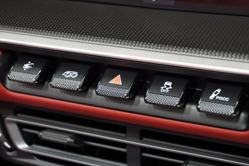 ポルシェ 911(Type992) 911（Type992）Turbo S Cabriolet　 PCCB TurboS Exclusiveホイール Fリフト クレヨン  OP3,383,900  中古車