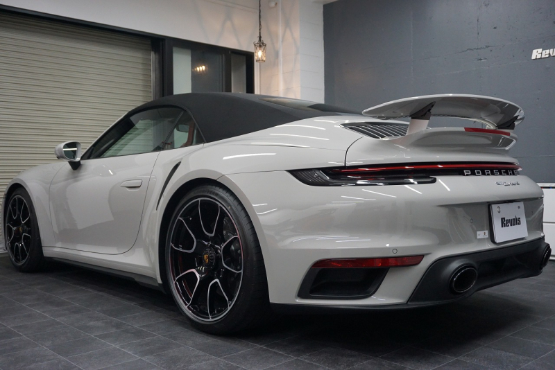 ポルシェ 911(Type992) 911（Type992）Turbo S Cabriolet　 PCCB TurboS Exclusiveホイール Fリフト クレヨン  OP3,383,900  中古車