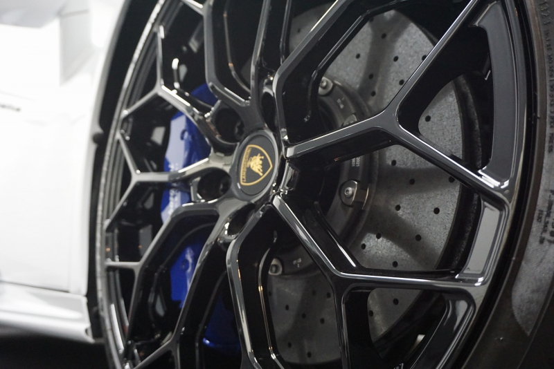 ランボルギーニ ウラカン Huracan EVO RWD　Narvi 20 intホイール  OP5,436,333 中古車 中古車