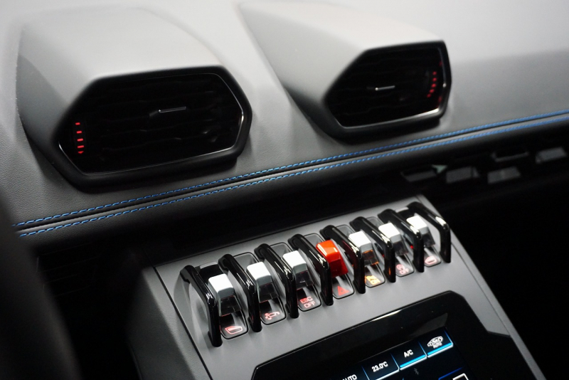 ランボルギーニ ウラカン Huracan EVO RWD　Narvi 20 intホイール  OP5,436,333 中古車 中古車