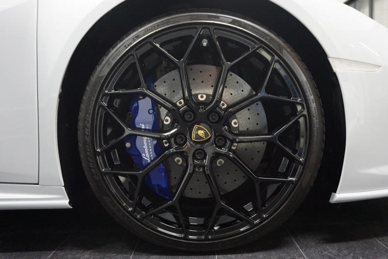 ランボルギーニ ウラカン Huracan EVO RWD　Narvi 20 intホイール  OP5,436,333 中古車 中古車