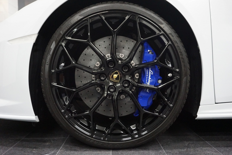 ランボルギーニ ウラカン Huracan EVO RWD　Narvi 20 intホイール  OP5,436,333 中古車 中古車