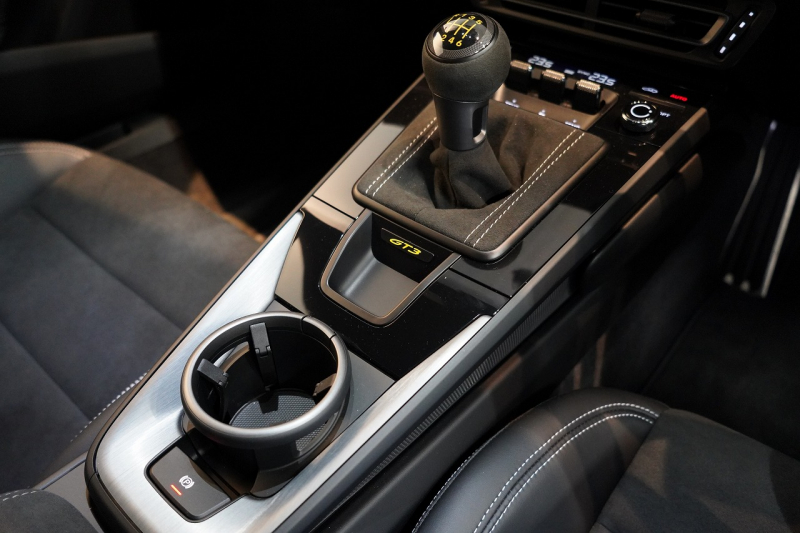 ポルシェ 911(Type992) GT3 6MT フロントリフト スポーツクロノ LEDヘッド シャークブルー  中古車