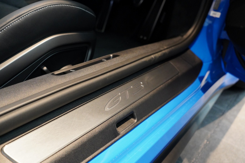 ポルシェ 911(Type992) GT3 6MT フロントリフト スポーツクロノ LEDヘッド シャークブルー  中古車