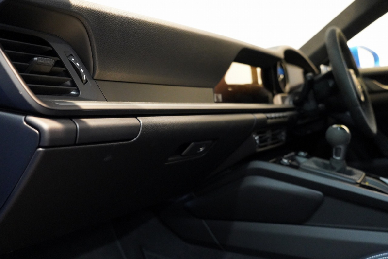 ポルシェ 911(Type992) GT3 6MT フロントリフト スポーツクロノ LEDヘッド シャークブルー  中古車