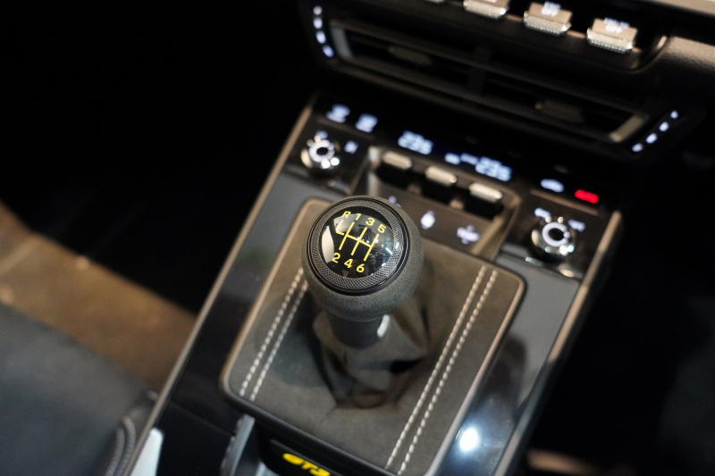 ポルシェ 911(Type992) GT3 6MT フロントリフト スポーツクロノ LEDヘッド シャークブルー  中古車