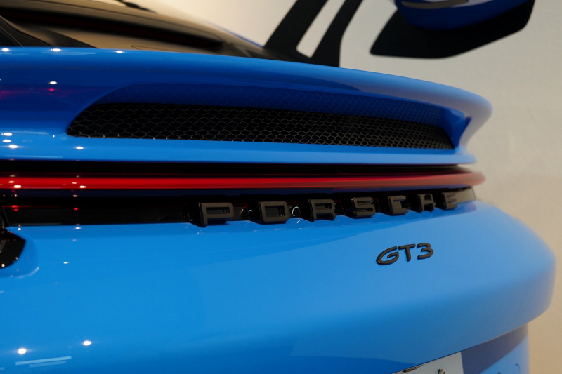 ポルシェ 911(Type992) GT3 6MT フロントリフト スポーツクロノ LEDヘッド シャークブルー  中古車