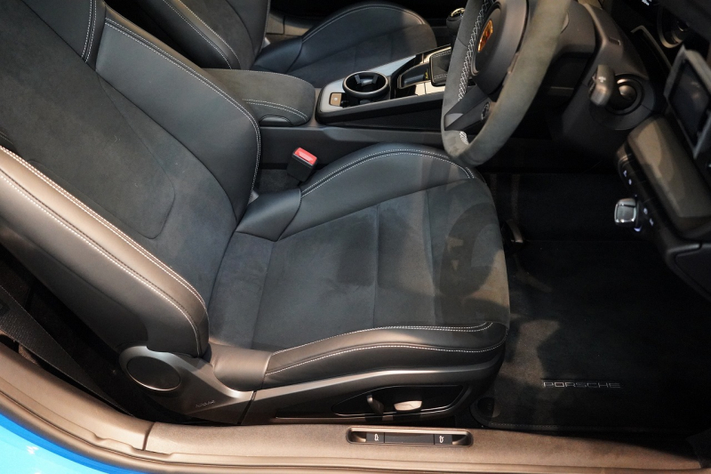 ポルシェ 911(Type992) GT3 6MT フロントリフト スポーツクロノ LEDヘッド シャークブルー  中古車