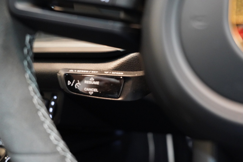 ポルシェ 911(Type992) GT3 6MT フロントリフト スポーツクロノ LEDヘッド シャークブルー  中古車