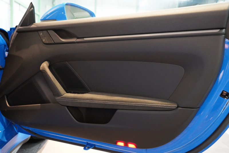 ポルシェ 911(Type992) GT3 6MT フロントリフト スポーツクロノ LEDヘッド シャークブルー  中古車