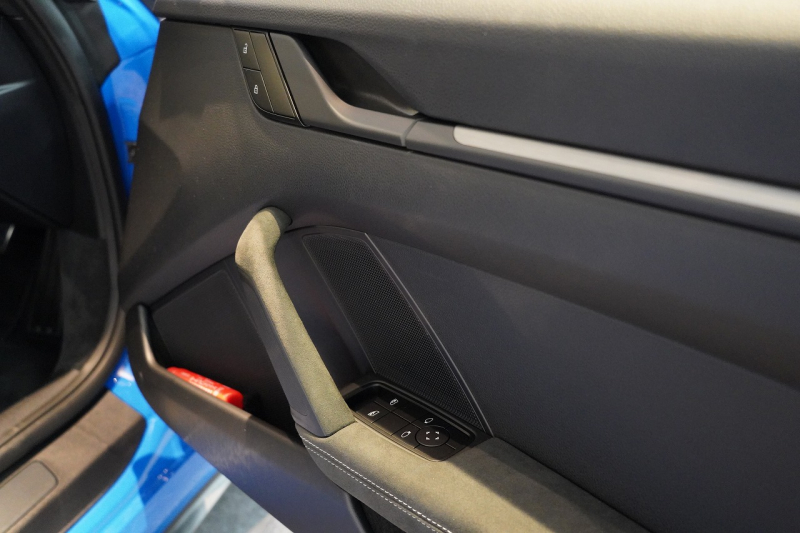 ポルシェ 911(Type992) GT3 6MT フロントリフト スポーツクロノ LEDヘッド シャークブルー  中古車