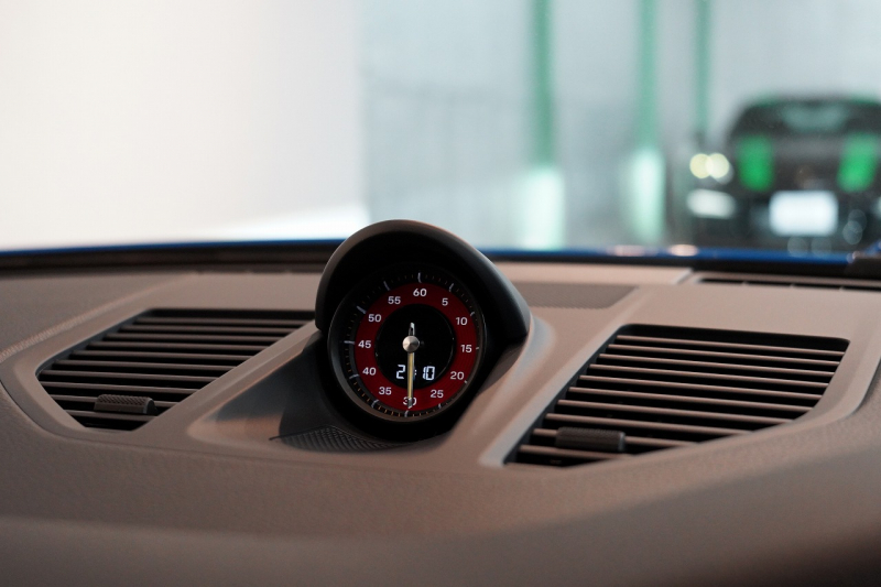 ポルシェ 911(Type992) GT3 6MT フロントリフト スポーツクロノ LEDヘッド シャークブルー  中古車