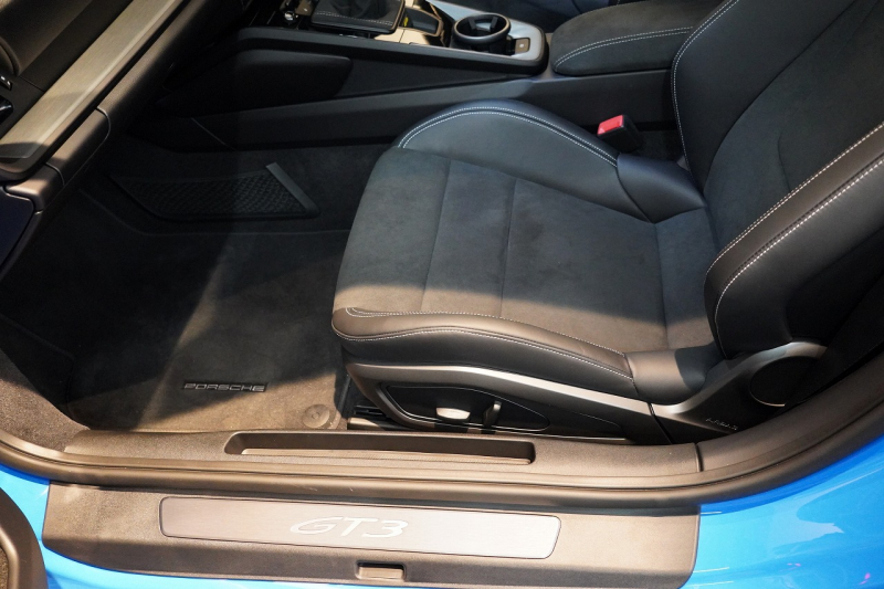 ポルシェ 911(Type992) GT3 6MT フロントリフト スポーツクロノ LEDヘッド シャークブルー  中古車