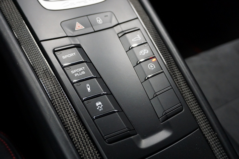 ポルシェ 911(Type991.1) 911Carrera GTS GTSカーマインレッドインテリア＆カーボンインテリア フロント＆Bカメ 中古車 中古車