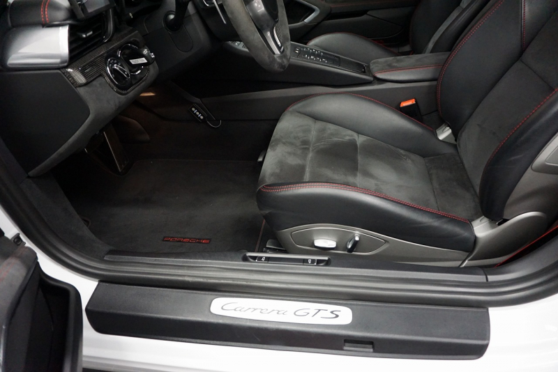 ポルシェ 911(Type991.1) 911Carrera GTS GTSカーマインレッドインテリア＆カーボンインテリア フロント＆Bカメ 中古車 中古車