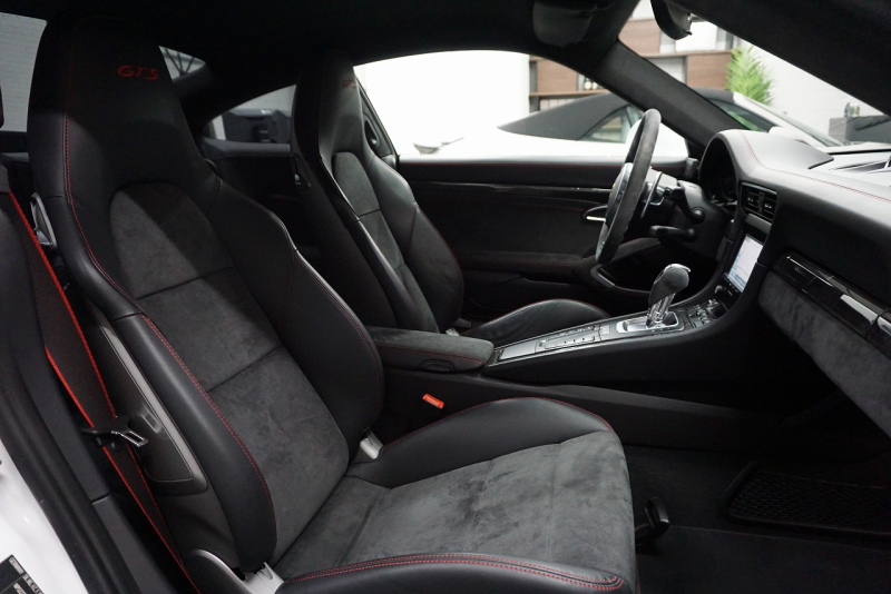ポルシェ 911(Type991.1) 911Carrera GTS GTSカーマインレッドインテリア＆カーボンインテリア フロント＆Bカメ 中古車 中古車