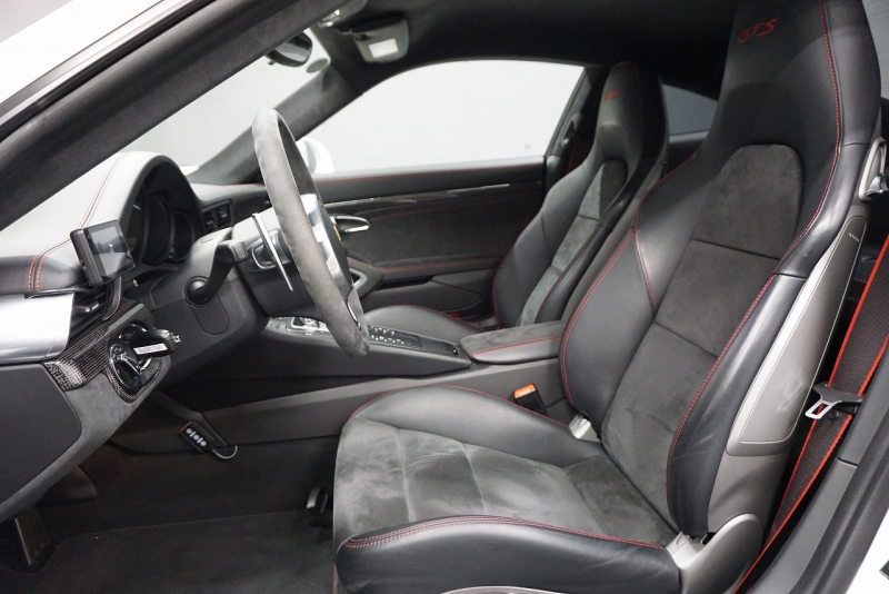 ポルシェ 911(Type991.1) 911Carrera GTS GTSカーマインレッドインテリア＆カーボンインテリア フロント＆Bカメ 中古車 中古車