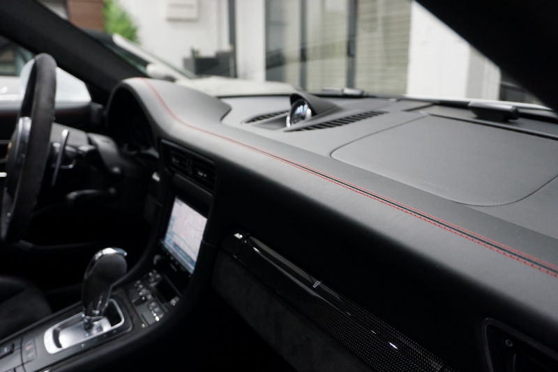 ポルシェ 911(Type991.1) 911Carrera GTS GTSカーマインレッドインテリア＆カーボンインテリア フロント＆Bカメ 中古車 中古車