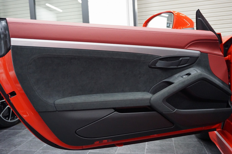 ポルシェ 718スパイダー 718Spyder PDK スパイダークラシックインテリア LEDヘッドライト  中古車