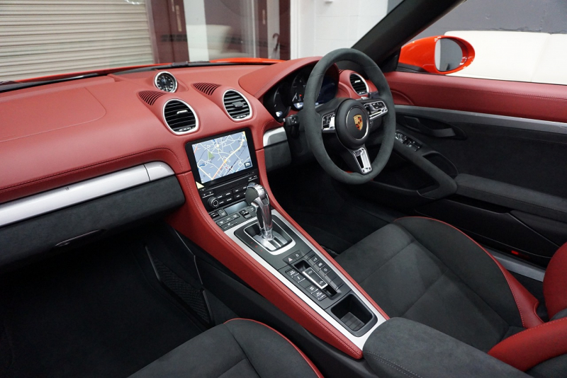 ポルシェ 718スパイダー 718Spyder PDK スパイダークラシックインテリア LEDヘッドライト  中古車