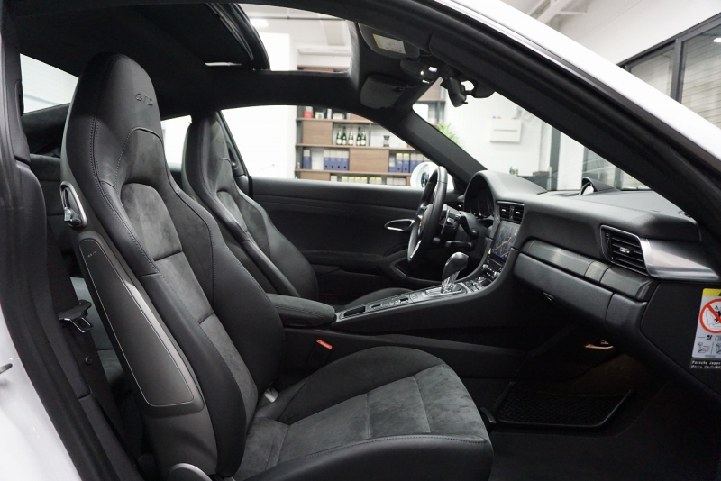 ポルシェ 911(Type991.2) 911(Type991.2) 2018y 911Carrera GTS 左H サンルーフ  パークアシスト＆Bカメラ  中古車