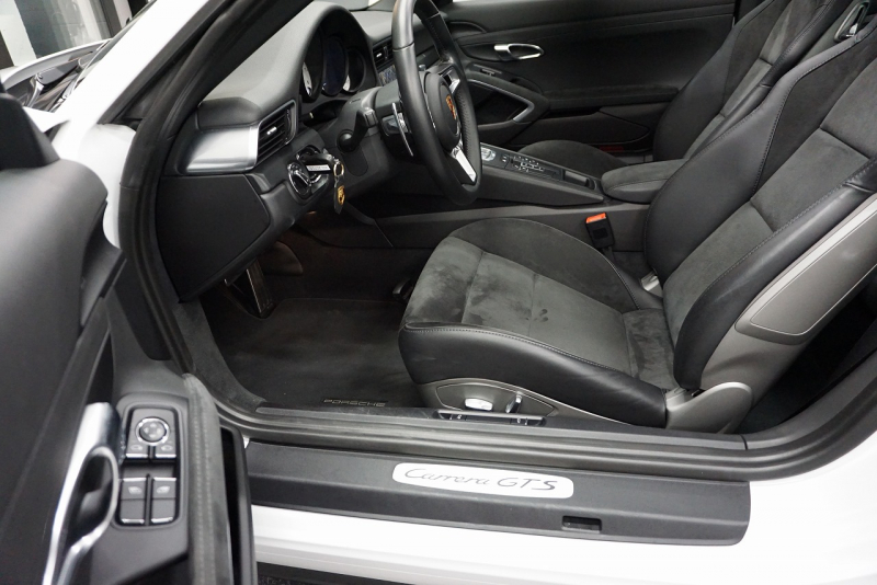 ポルシェ 911(Type991.2) 911(Type991.2) 2018y 911Carrera GTS 左H サンルーフ  パークアシスト＆Bカメラ  中古車