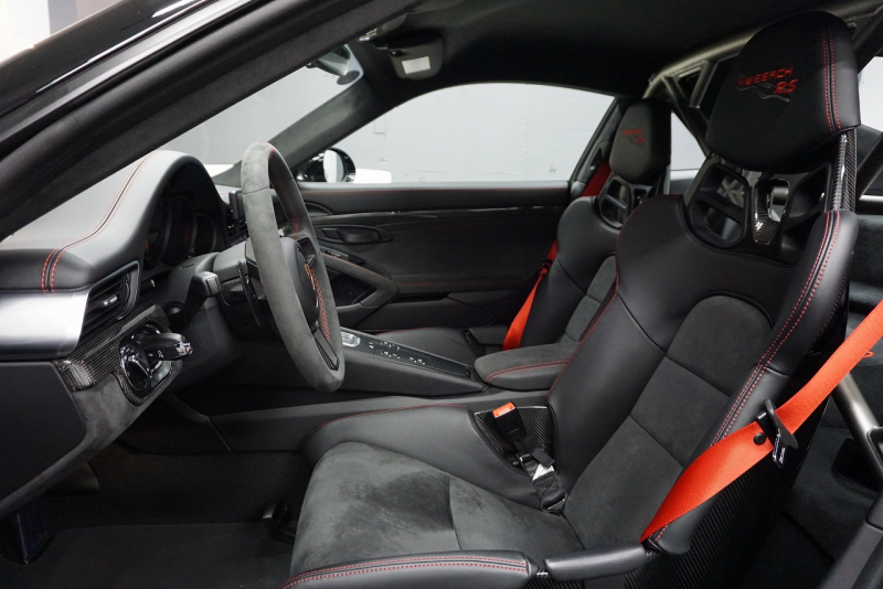 ポルシェ 911(Type991) GT2RS Weissach package  中古車