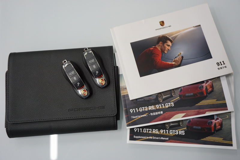 ポルシェ 911(Type991) GT2RS Weissach package  中古車