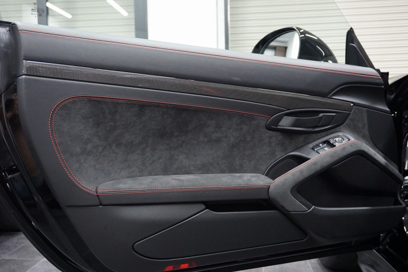 ポルシェ 911(Type991) GT2RS Weissach package  中古車