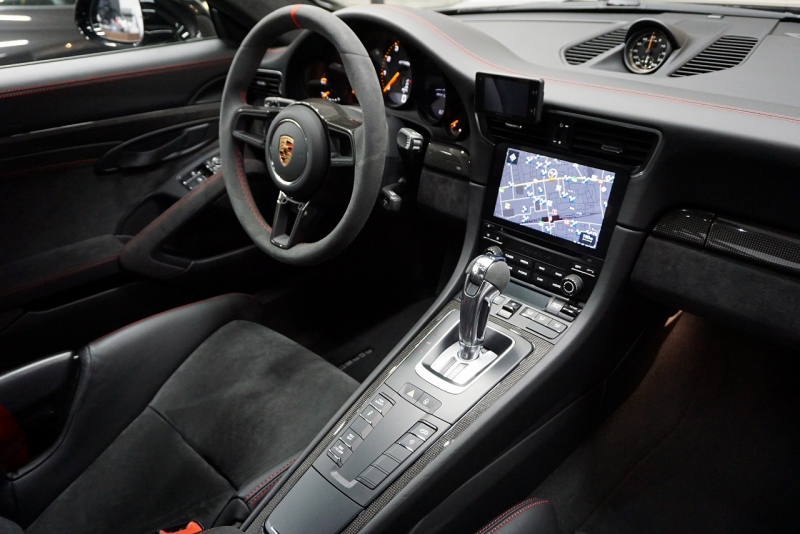 ポルシェ 911(Type991) GT2RS Weissach package  中古車