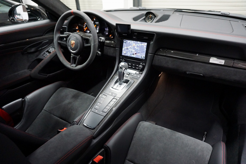 ポルシェ 911(Type991) GT2RS Weissach package  中古車