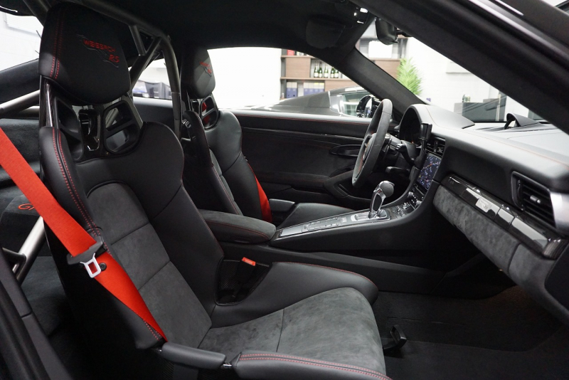 ポルシェ 911(Type991) GT2RS Weissach package  中古車