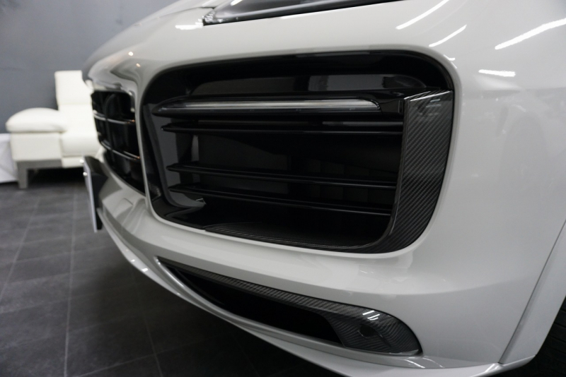 ポルシェ カイエン Cayenne GTS Coupe  Lightweight Sport Package Carbon  中古車