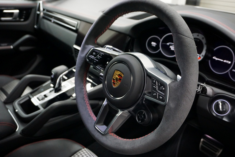 ポルシェ カイエン Cayenne GTS Coupe  Lightweight Sport Package Carbon  中古車